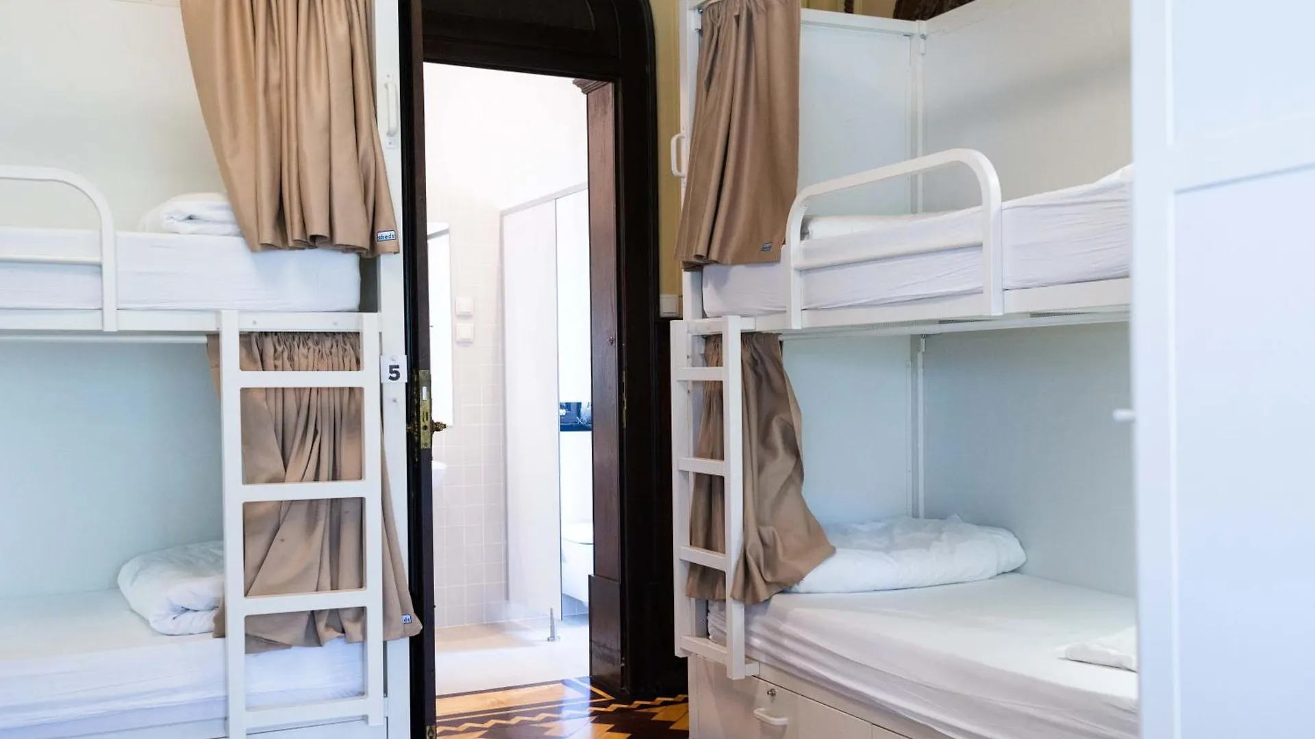 Sant Jordi Hostels Lissabon 0*,  Portugal